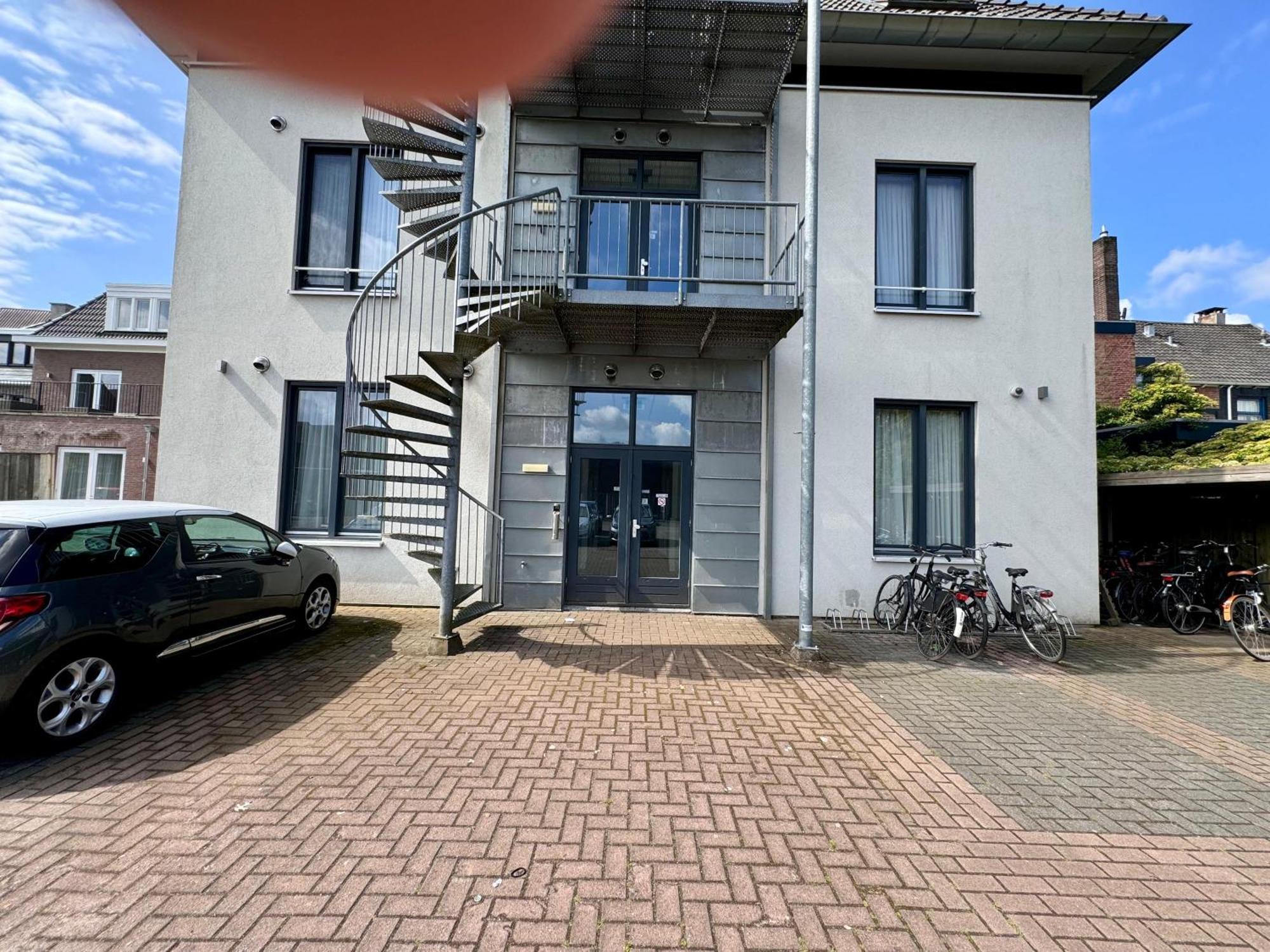 86 3City Appartement Met Prive Parkeerplaats Enschede Buitenkant foto